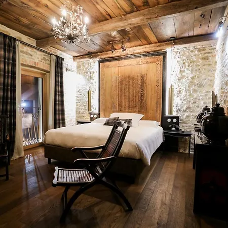 Bed & Breakfast La Piazzetta Degli Artisti - Boutique 4*